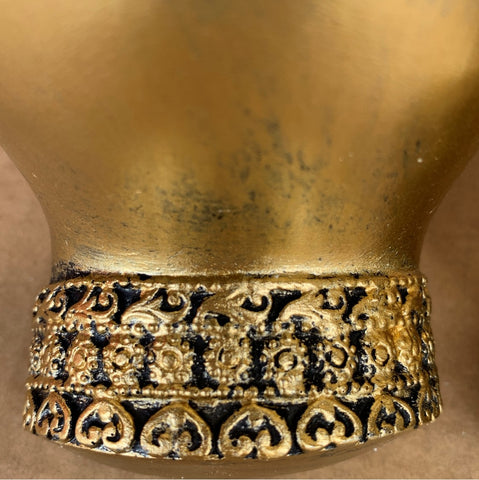 2Pcs Buddha Hand Statue Gold Buddha Sitting in Hand Statue Resin Retro Art