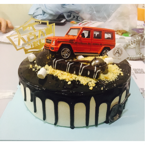 Cake Topper Cake Decoration - 4 x 4 Off Road Vehicle - Red